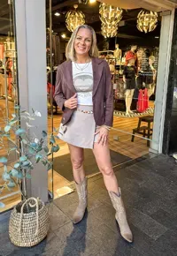Image WALKING IN BROWN