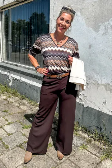 Image CLASSY IN BROWN